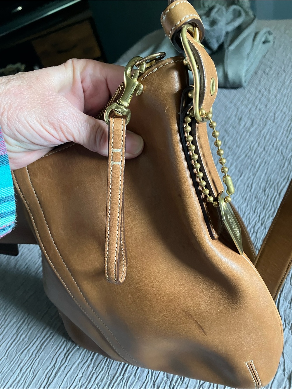 COACH. Vintage Leather Slim Duffle Bag in Tan with Brass Hardware. Great Shape! - Picture 14 of 16